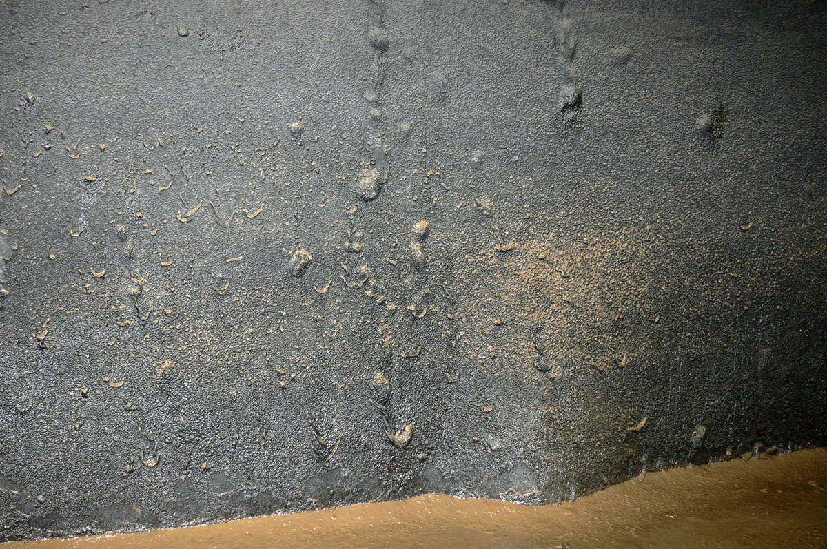 Obr. 7: Výdutě na vnitřním povrchu stěn vodojemu