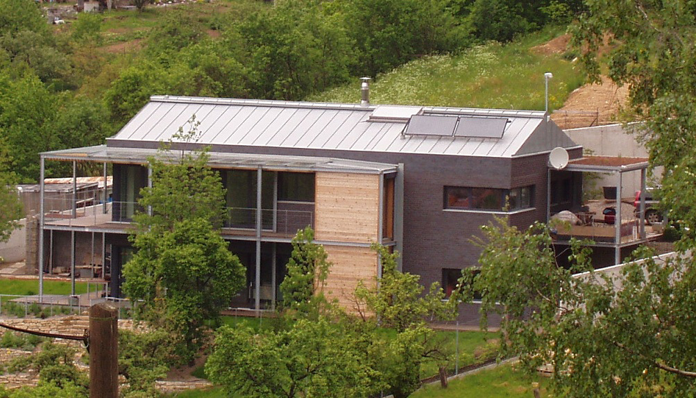 Titanzinkový plech Rheinzink na rodinném domě ve Vranově u Brna