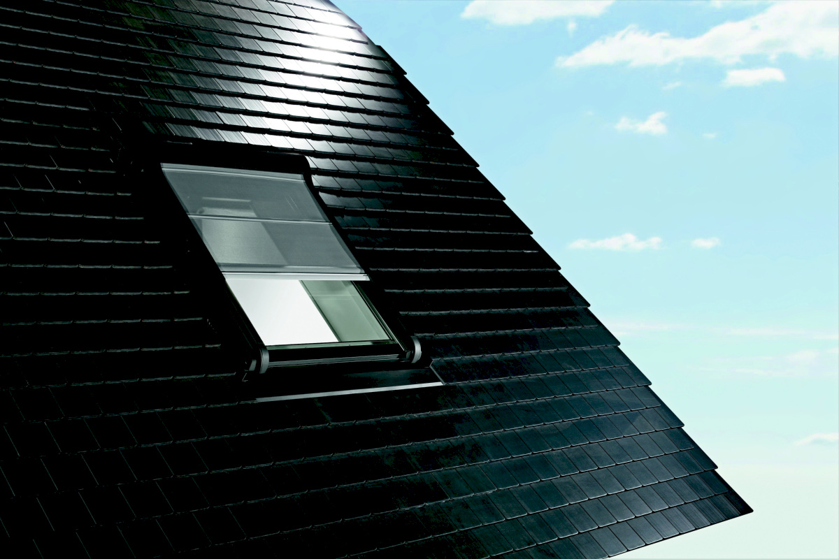 Elektricky ovládaná protisluneční venkovní roleta ZMA