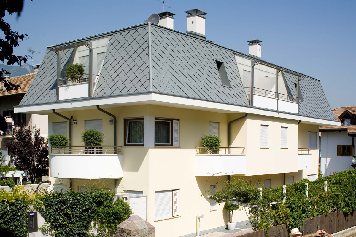 Falcovaná šablona světle šedá (foto Werner Jager, PREFA Aluminiumprodukte)