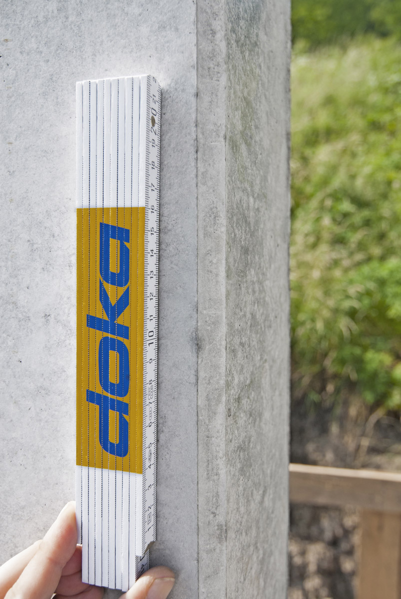 Detail okenního otvoru se sraženým rohem