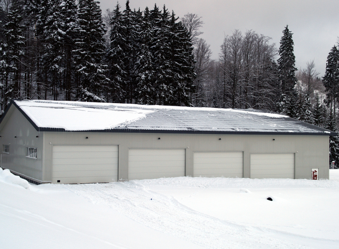 Garáže pro rolby v Harrachově