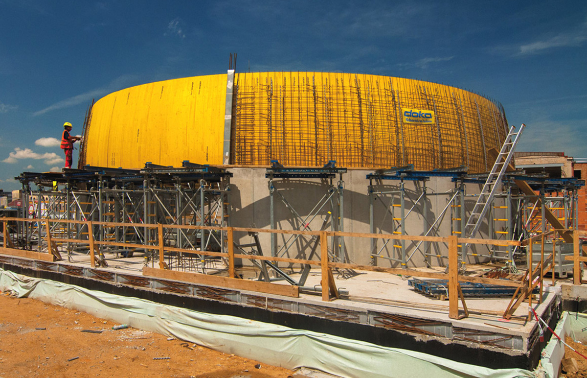 Příprava bednicí techniky pro betonáž velké kopule