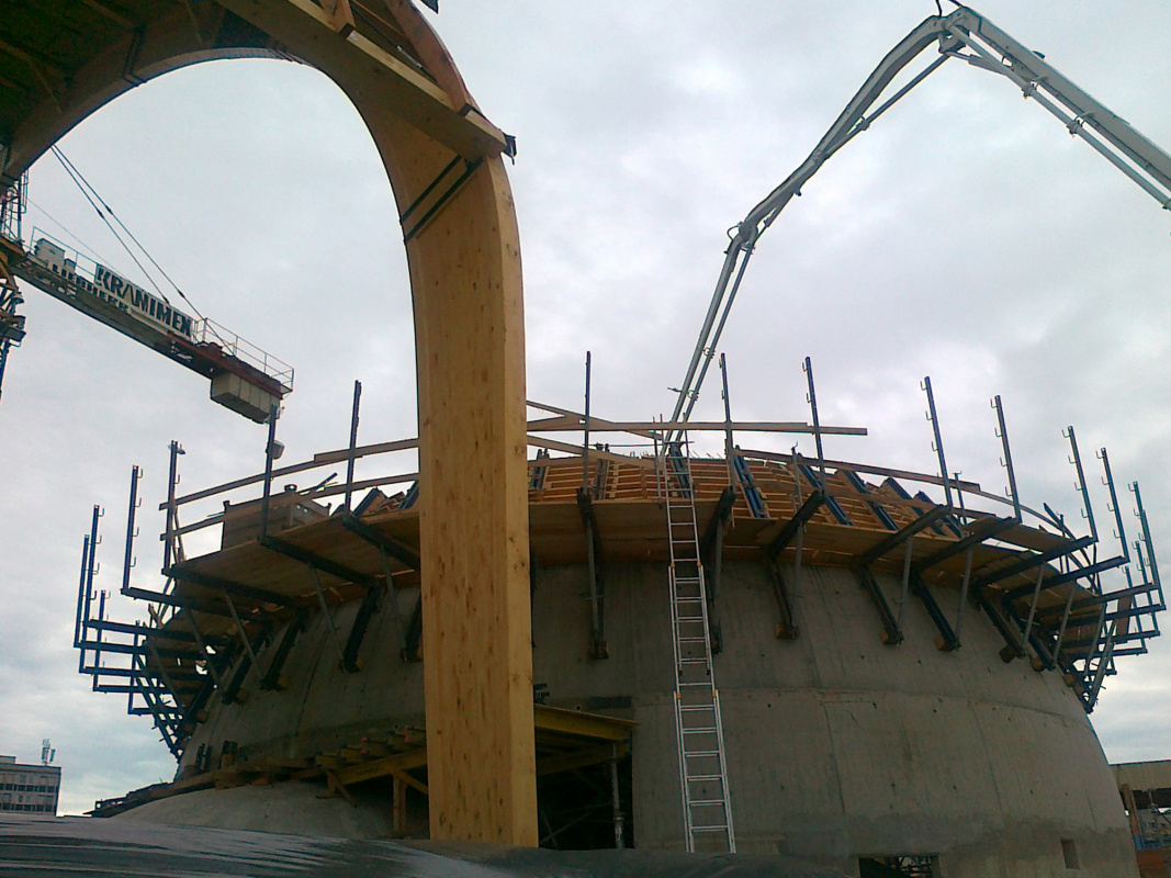 Betonáž na stavbě velké kopule