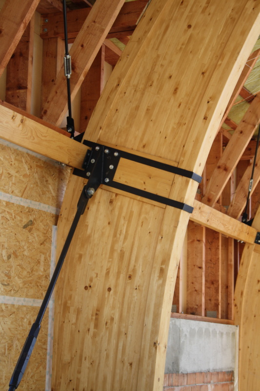 Lepený vazník střešní konstrukce