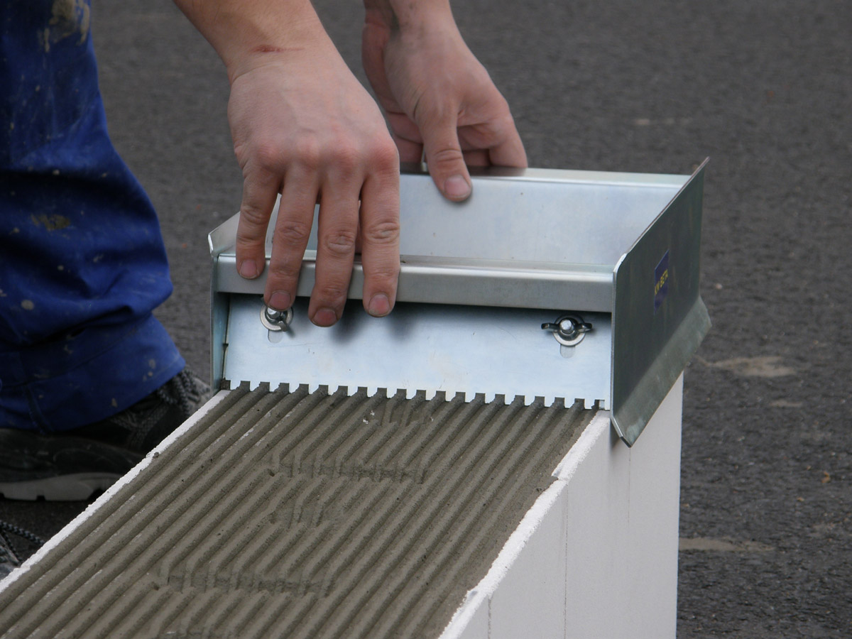 Nanášení lepidla pomocí dávkovače