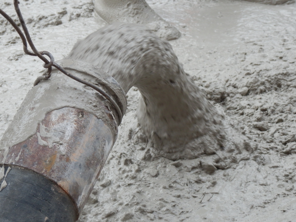 Obr. 3: Ukládka Permacretu D do základové desky