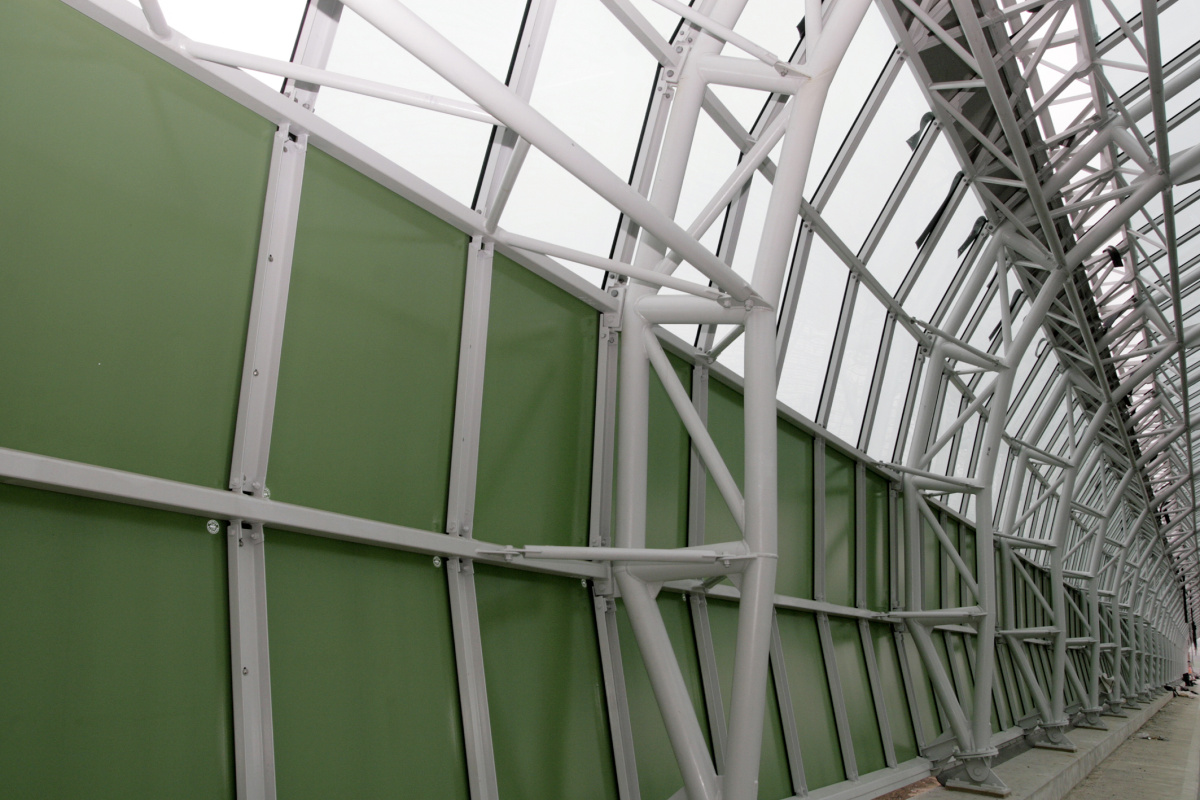 Obr. 13: Protihluková stěna na D8 u Vchynic