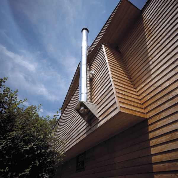 Nerezový komín Schiedel v moderní dřevostavbě