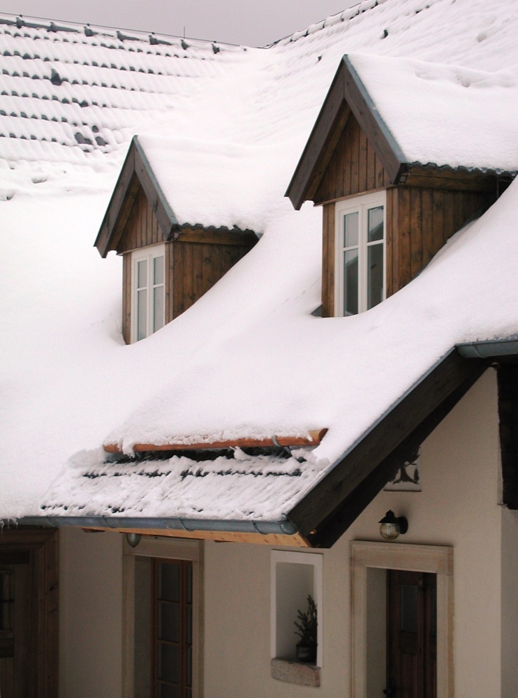 Zachytávač sněhu s kulatinou