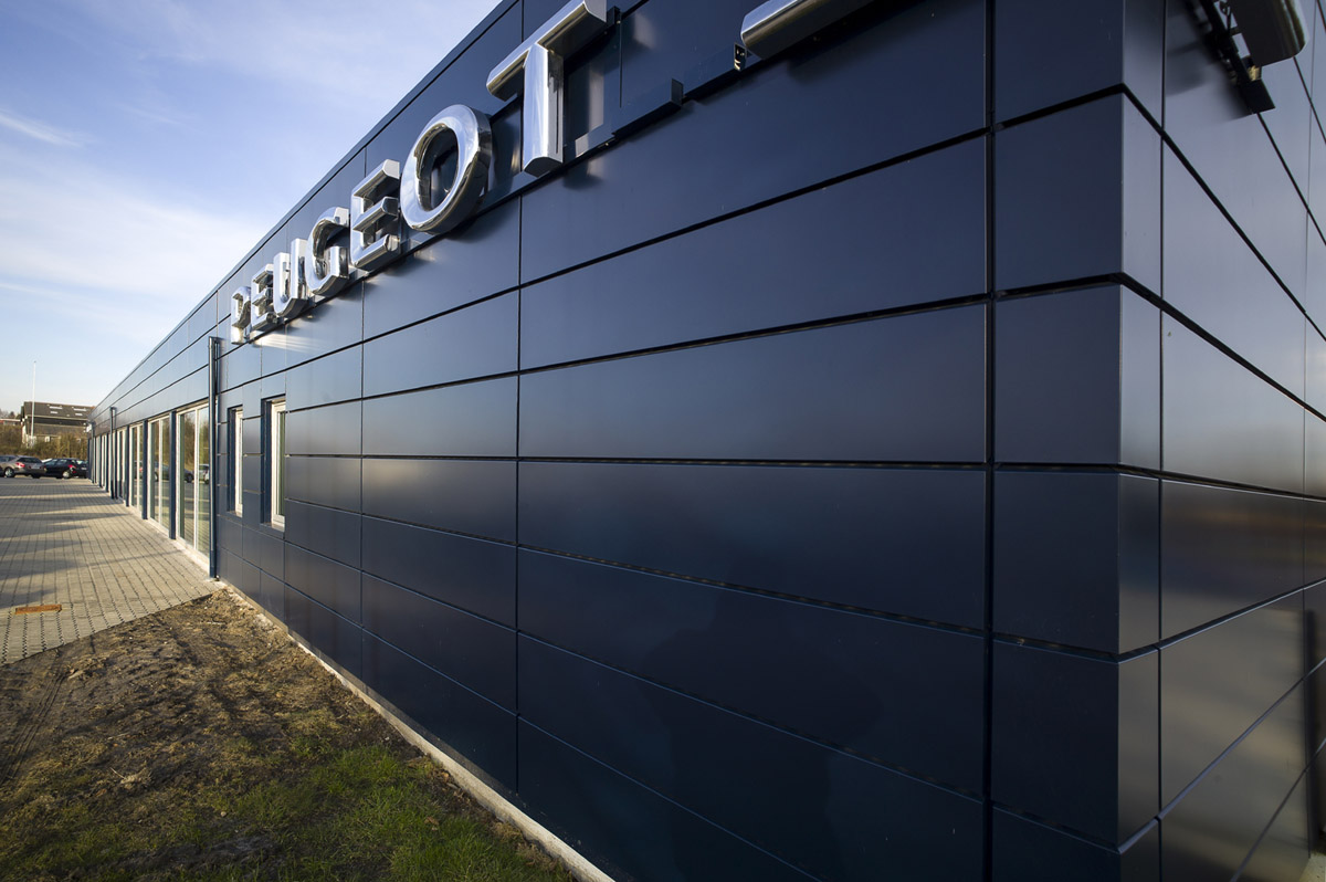 Prodejna dealerů automobilové značky Peugeot v Ringstedu