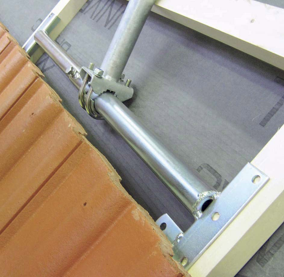 Nadkrokevní držák pro anténu