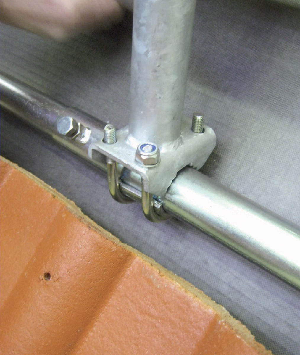 Nadkrokevní držák pro anténu