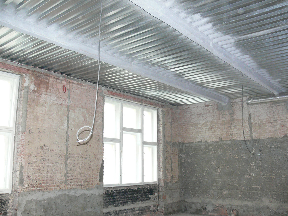 Ochrana dodatečné vyztužující nosné ocelové konstrukce, Pařížská, Praha.