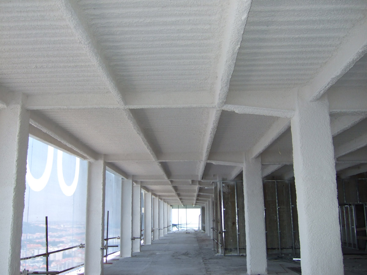 Ochrana nosného ocelového skeletu. Administrativní budova City Tower, Praha.