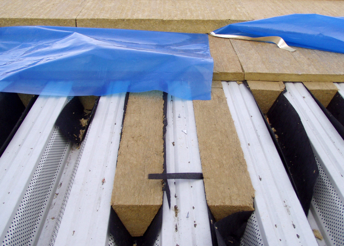 Rozpracovaná skladba střešního pláště