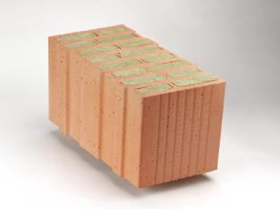 Obr. 1: Cihla plněná minerální vatou Porotherm 44 T Profi