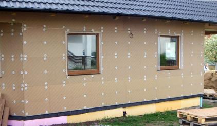 Zateplení obvodového pláště nové dřevostavby systémem UdiSPEED®. V tomto případě šlo o kombinaci s foukanou izolací Climatizer Plus®.