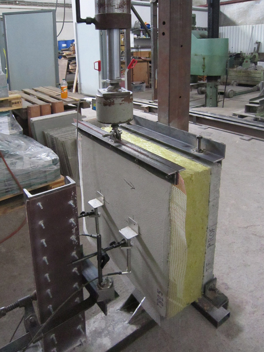 Obr. 1: Uspořádání zkoušek smykových vlastností systému ETICS