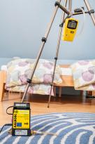 Státní zdravotní ústav prováděl pro společnost Rigips experimentální měření. Zkušebním objektem byl RD typu Okal.