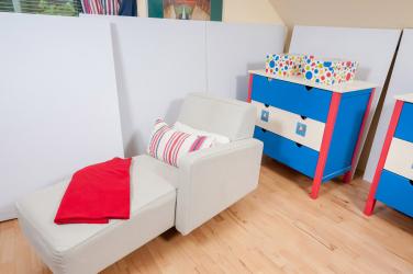 Protože dům je zařízený, desky byly na 24 hodin uvnitř volně rozmístěny. Koncentrace formaldehydu za tu dobu klesla o 40 %.