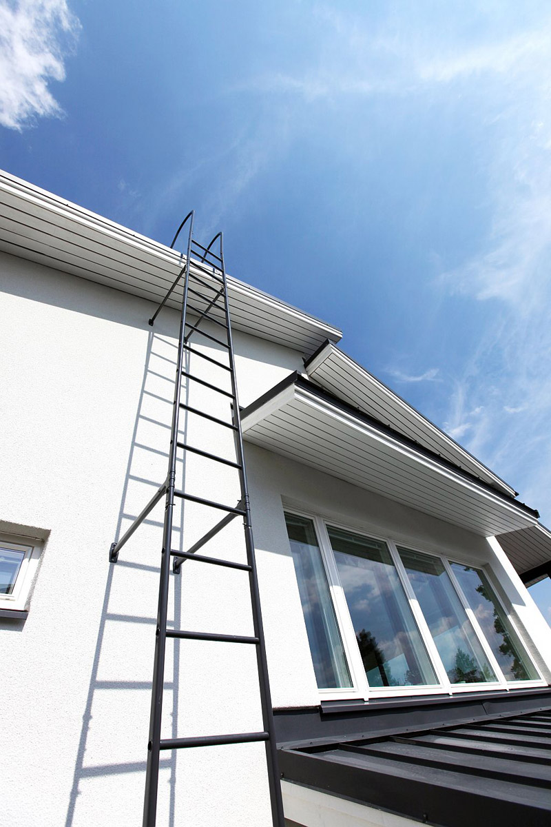 Bezpečnostní prvky jsou přirozenou součástí střech skandinávských domů