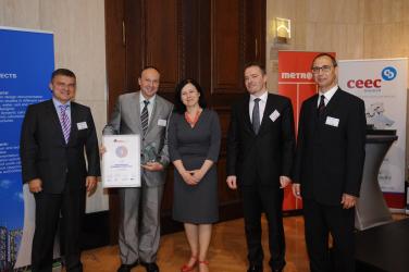 Nejkvalitnějším zadavatelem veřejných stavebních zakázek se stal Kraj Vysočina. Ocenění převzal Zdeněk Kadlec, ředitel krajského úřadu.