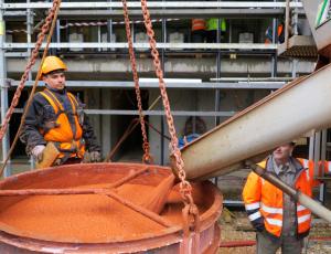 Beton COLORCRETE byl ukládán do konstrukce pomocí bádií