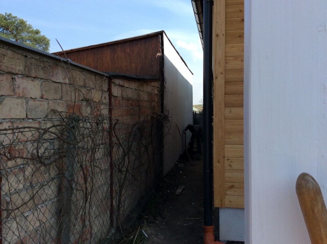 Obložení sousedícího objektu