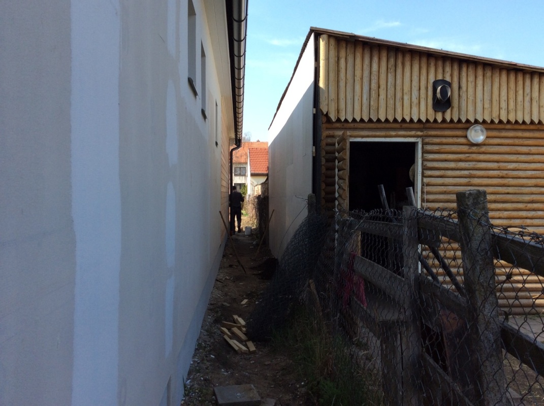 Obložení sousedícího objektu