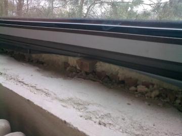 Obr. 3: Podkladní dřevěný špalek – okno bez parozábrany