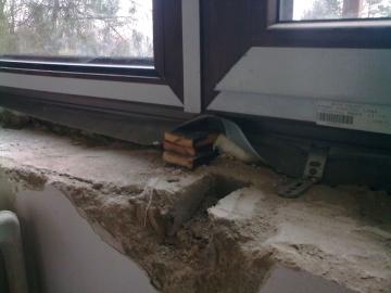 Obr. 5: Podkladní dřevěný špalek – okno s parozábranou