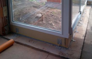 Obr. 9: Osazení a kotvení Purenit sendviče u podlahy