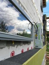 Obr. 3: Provádění profesionálního zateplení Isover TWINNER na energeticky pasivním domu