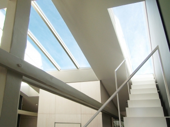 Posuvné střešní dveře Solara PERSPEKTIV s manuálním či elektromotorickým ovládáním