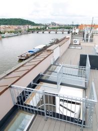 Posuvný střešní výstup na plochou střechu Solara PERSPEKTIV