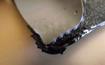 Obr. 7: Vzájomná degradácia PVC-P a oxidovaného asfaltu – detail