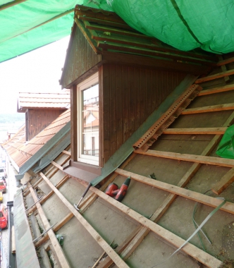 Pod krytinou byla jako pojistná hydroizolace použita asfaltová lepenka