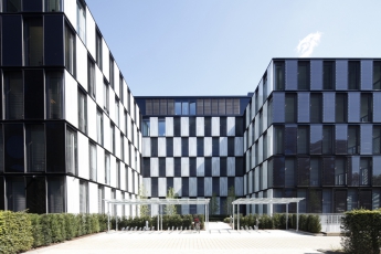 Novostavba Bonneshof Office Center (B.O.C.) navazuje na stávající administrativní komplex Tersteegen Office Center (T.O.C.) z roku 2007. Foto www.rehfeld-fotografie.de.