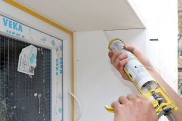 Inovovaný systém HPI-CZ pro nadpraží a ostění oken a dveří