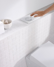 Podomítková nádržka Geberit Omega vyhoví každé stavební situaci v koupelně, splachování můžete ovládat shora i zepředu