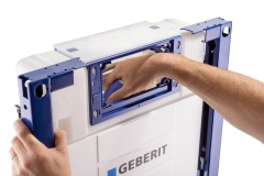 Splachovací ventil pro dvě množství vody a napouštěcí ventil splachovací nádržky Geberit Omega odpovídají nejmodernějšímu standardu a jsou dobře přístupné pro případný servis