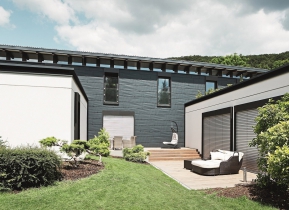 Fasádní panely PREFA FX.12 a fasádní desky REYNOBOND na rodinném domě v Borince