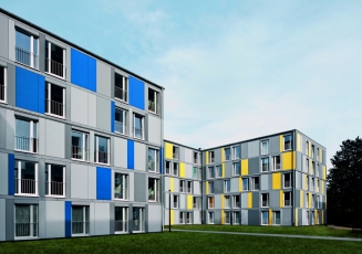 Pro optimální cirkulaci vzduchu při zavřeném okně je systém Schüco Alu Inside vybaven integrovanou spárovou ventilací Schüco; foto Schüco International KG