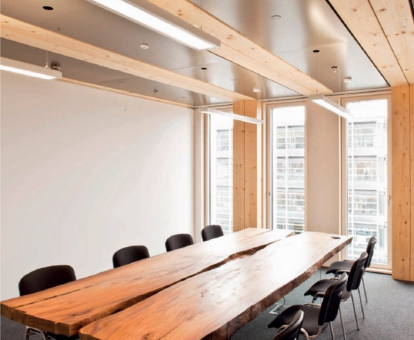 Obr. 4: Life Cycle Tower ve Vídni. Uplatnění dřevobetonového prefabrikovaného dílce ve stropní konstrukci [14].