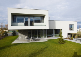 Obr. 5: RD, návrh Jaroslav Kačer, dodavatel DSK Praha, s. r. o.