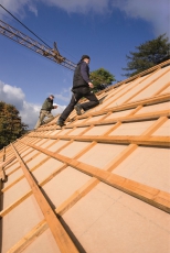 Desky EGGER DHF – desky pro střechu a stěny