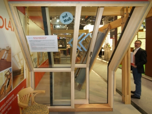 Zalomené posuvné střešní dveře Solara PERSPEKTIV na veletrhu BAU 2015 v Mnichově