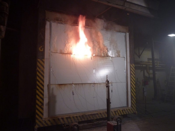 Zkouška požární odolnosti stěny ze sendvičových panelů
