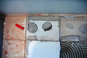 Obr. 5: Dlaždice přilepená na terče – způsob, se kterým bychom se už neměli setkat